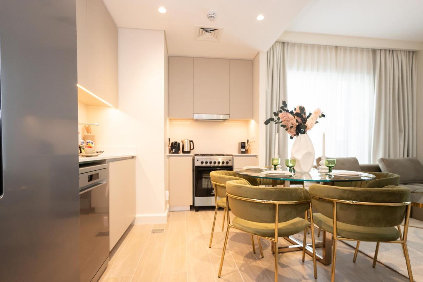 Creek New Luxury And Lagoona Access Apartment Dubai